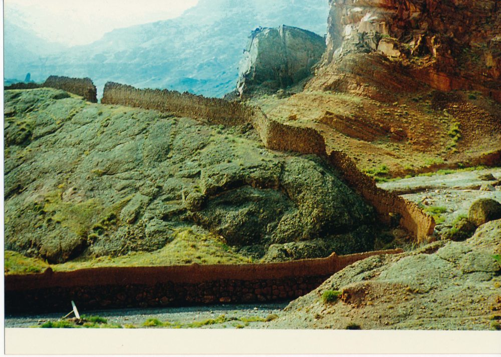 Photo of large sediment rock blockade tracing around a low valley in Julfa cemetery.