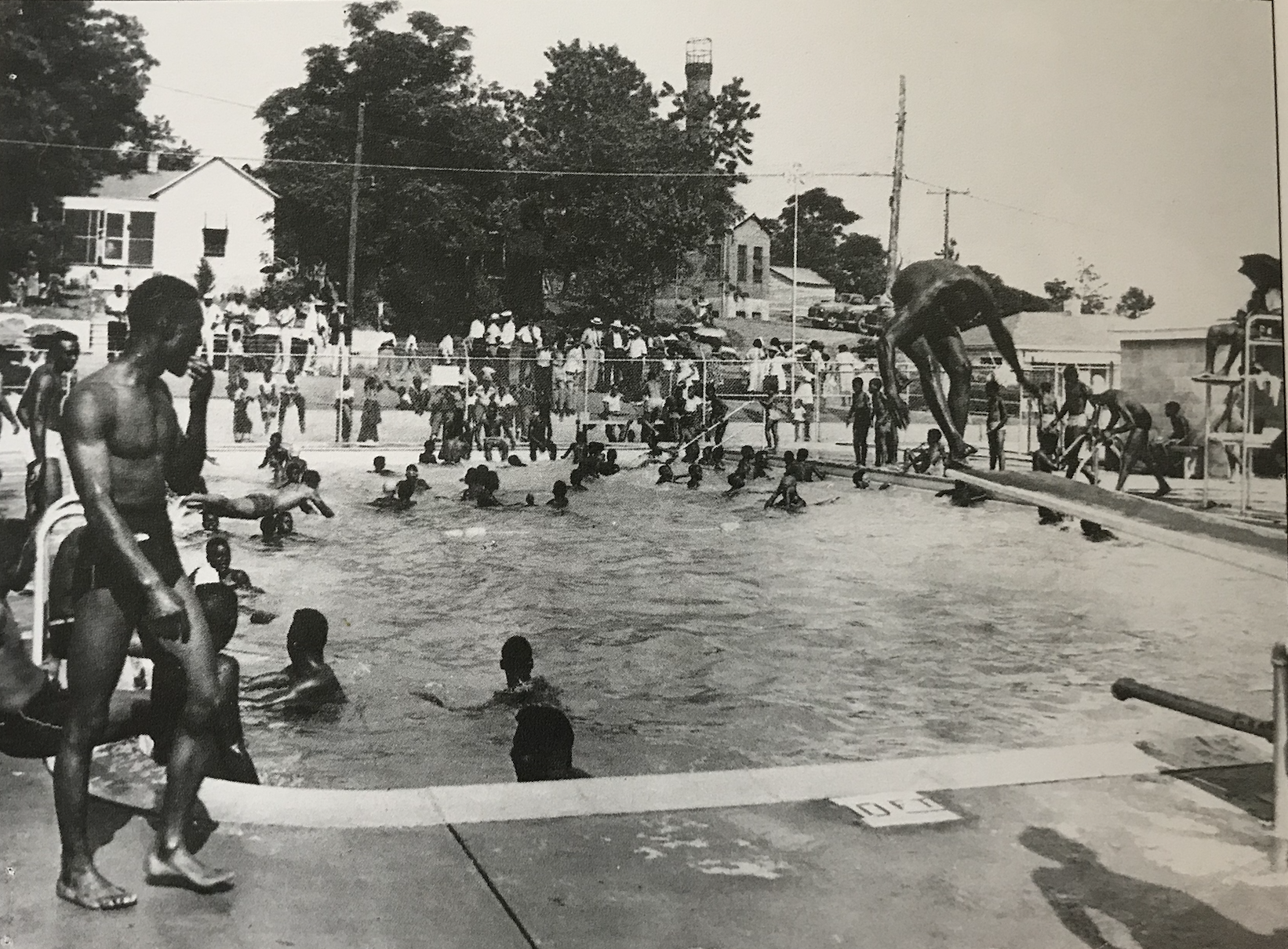 A black and white photo of the Randall Street Pool with dozens of people swimming and gathering around the pool,
